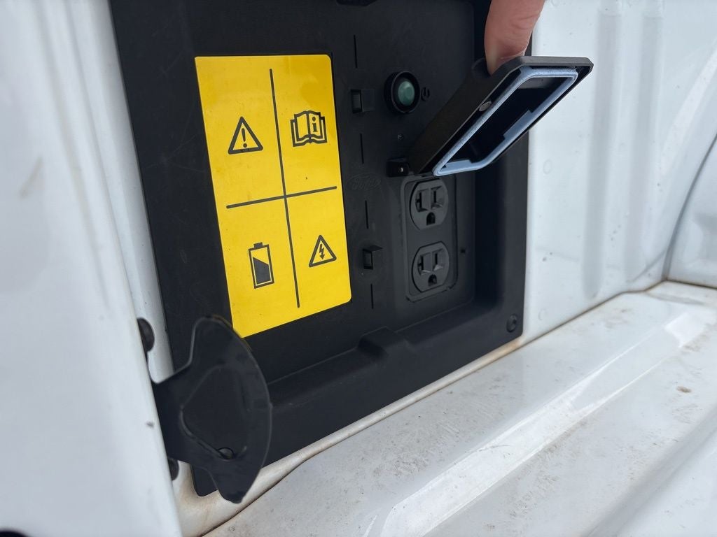 2024 Ford F-150 Lightning Flash