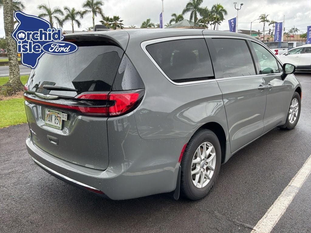 2025 Chrysler Pacifica Select