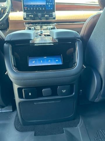 2008 Lincoln Navigator Base