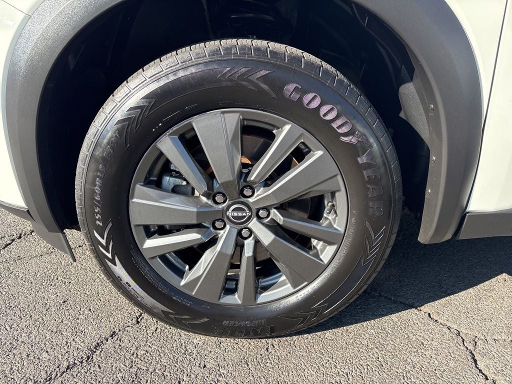 2023 Nissan Pathfinder SV