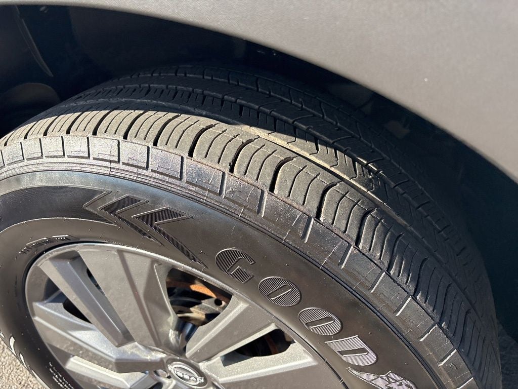 2023 Nissan Pathfinder SV