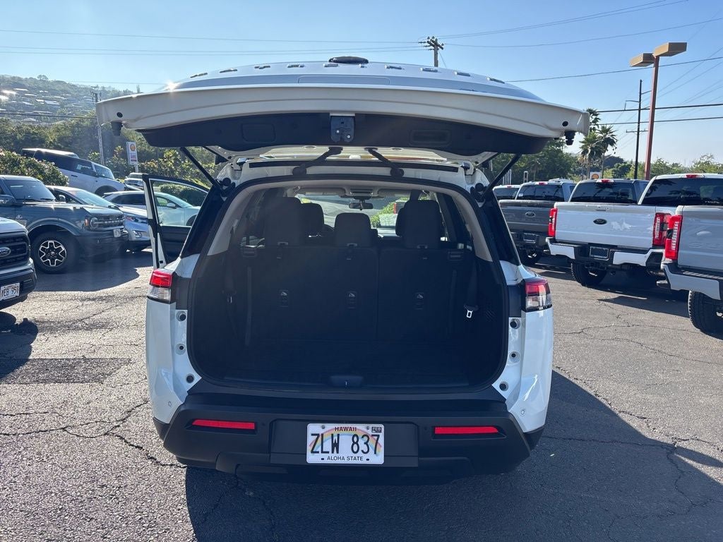 2023 Nissan Pathfinder SV