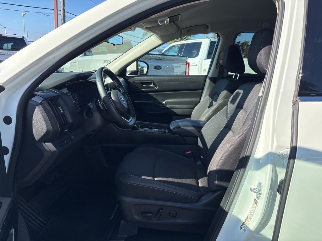 2023 Nissan Pathfinder SV