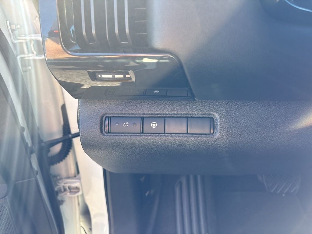 2023 Nissan Pathfinder SV