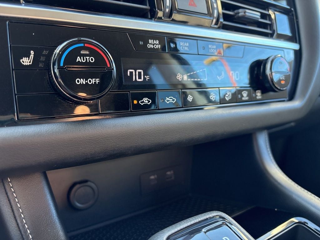 2023 Nissan Pathfinder SV