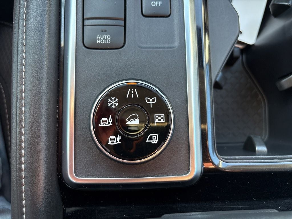 2023 Nissan Pathfinder SV