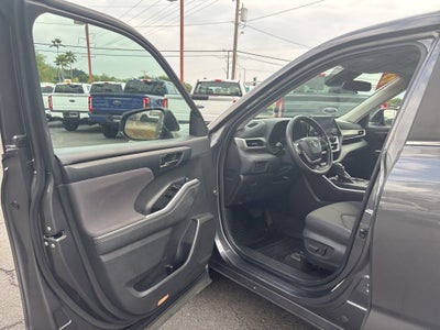 2023 Toyota Highlander L